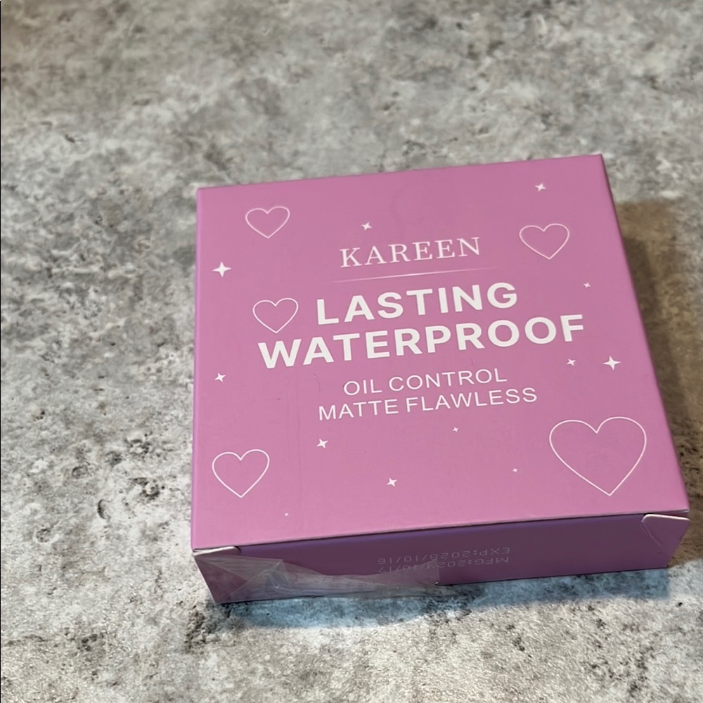 Lasting Waterproof Makeup - light to medium skin - Picture 2 of 4